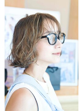ビュートリアム 鎌倉小町(BEAUTRIUM) 30代女性に似合う柔らかパーマ×ハイライトボブ[渡沼一喜]