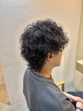 ソウスシア(SOURCE cia) メンズミディアムウルフスパイラルパーマ【佐藤和弥】