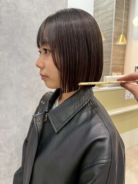 ポジ(poji) ショートヘアー ブラウンカラー 前髪カット 顔まわり 韓国風