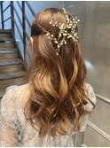 ねじり網みハーフアップ後れ毛くるりんぱ編み込み結婚式アレンジ