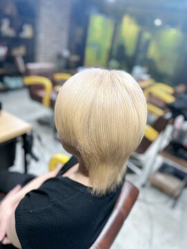 フロー 新宿(FLOW) ホワイトブロンド