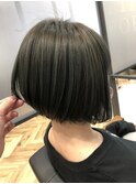 勝手に収まる前下がりショートボブ