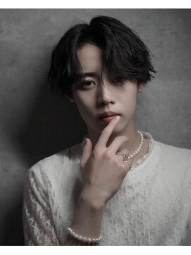 シン(syn) センターパートウェーブヘア