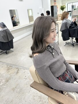 ニュート(Neut ) グレーカラー