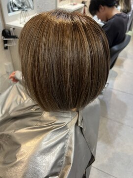 ユニ(Uni) ショートカット/ハイライト/白髪ぼかし