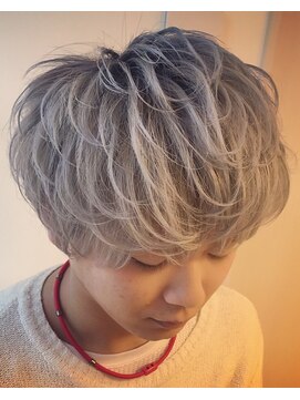 ルーシー(LUCY) 束感マッシュ×シャドールーツ×ホワイトシルバーカラー