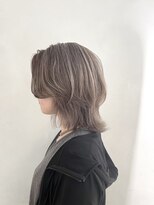 マスカリ(muscali)&nbsp;ハイライト/ダークアッシュ似合わせカットミディアムレイヤーe16