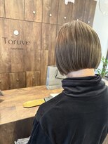 トルヴェ(Toruve)&nbsp;◇60代でも楽しめる　白髪ぼかしハイトーン　ミニボブ