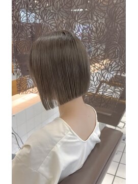 シエル ドゥ サワ(ciel de SAWA) ハイトーンぱつっとボブシアーグレージュ×丸みで今っぽく垢抜け