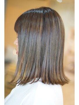 モアムー(Moremuu) 切りっぱなしボブ&イルミナカラー