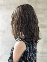 ヘアーブリーズ(hair breeze)&nbsp;20代30代透明感ふんわり無造作ハイライトアッシュセミディ