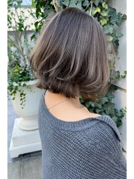 トルネード(TORNADO) レイヤー外ハネ前下がりボブグレージュ　n11.28