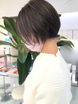 ルートエイチ 市川(Root H) ダブルカラーミルクティーベージュインナーカラーショートボブ