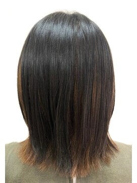 黄ぐまくん美容室 ミディアム　インナーカラー