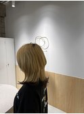 ミディアム　ウルフカット　顔周りレイヤー　ハイトーン