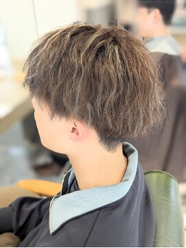 グラム 岡崎北店(gram) シルバーグレーのハイライトパーマ