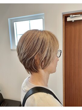 シュシュ(SHU-SHU) 白髪活かしショートボブ