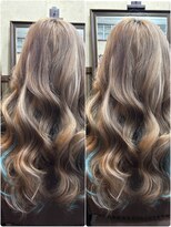 ディー エメ(D-aimer-)&nbsp;ハイトーンロングにエクステでメッシュ