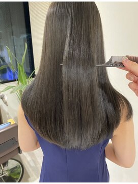 ユーフォリア 青山(Euphoria) 20代30代40代ストレートアッシュベージュ髪質改善艶感カラー