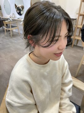 エイチ 天神橋(H) レイヤーカットシースルーマッシュハイライトアンブレラカラー