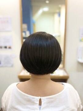 ヘアー グリーン(hair green) 丸みシルエットの大人ナチュラルショートボブ