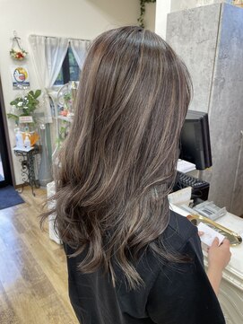 リリー ヘアーアンドビューティー(Lily) ハイライトカラー