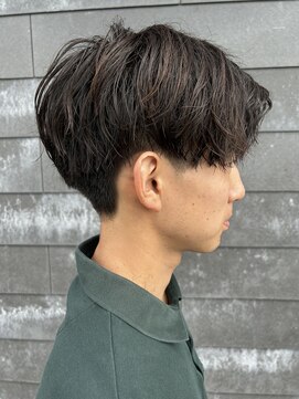 ヒュイル バイ ニアウ(Hwyl by Niau) メンズマッシュセンターパートスパイラルパーマニュアンスパーマ