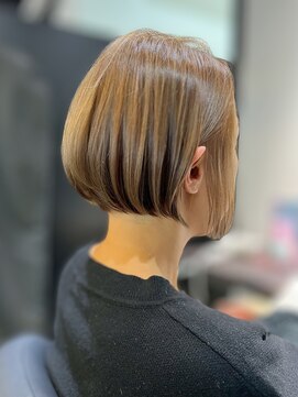 ワンバイジエクト 梅田 似合わせショート/細めハイライト/くすみベージュ/ショートボブ