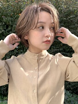 柔らかベージュ×ブリーチダブルカラー×イメチェン小顔ショート