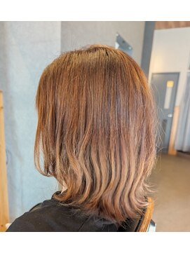 ジャドール 少しくびれをつけて、広がりをカモフラージュ