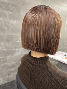 ミニボブ×白髪ぼかしベリージュ