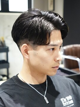 メッツ 原宿(METS) MEN'S/毛流れサイドパート×テーパーフェード/毛流れパーマ