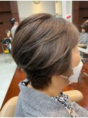 脱白髪染め大人ショートスモーキーベージュハンサムショート