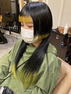 フツーロ 栄(FUTURO) 個性溢れるブラックイエロー