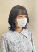ネイビーイヤリングカラー×切りっぱなしボブ