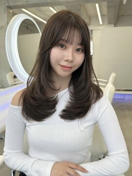 フォンズ(FONS) レイヤーカット　高めレイヤー　前髪　顔まわり　ベージュカラー