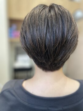 ウイ バイ ファースト 北四番丁店(u'i by first) 横から見ても綺麗なシルエット