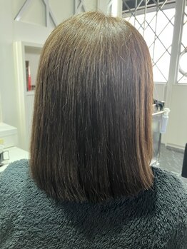 ココプラスアルファ(COCO+α)の写真/脱白髪染めでマイナス5歳。人気の「白髪ぼかしハイライト」で、伸びても気にならない透明感カラーを実現。