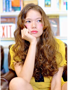 テイラー(Taylor) [Taylor] カントリー系ぐるぐるパーマxイエローブラウン