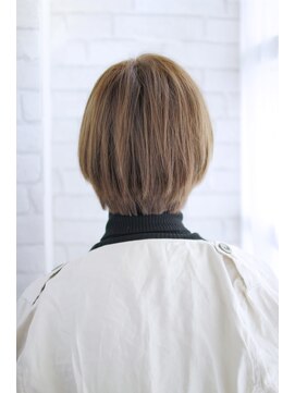 リーニアプラスエヌ(LINHA +n) 20代30代40代 ショートでキレイめモード【長浜】