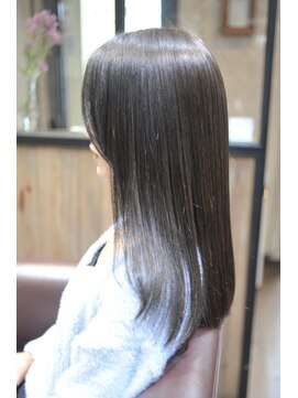 リビング(LIVING) ツヤツヤアッシュグレーロングヘア