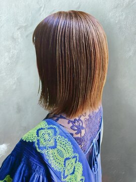 アンティカザサロン(antiqua THE SALON) 白髪ぼかしハイライト ブリーチ 切りっぱなしボブ 30代40代