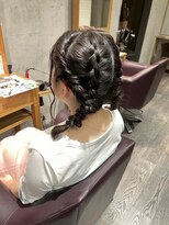 アフィナー(Afinar)&nbsp;【横浜/横浜駅】大人可愛い編み込みアレンジで艶感アップ
