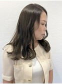 オリーブベージュ