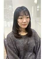 イタクラ 赤道店 (ITAKURA)&nbsp;顔まわりレイヤー／ミデイアヘア／ぱっつん前髪／オン眉