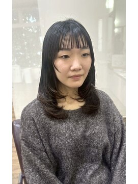 イタクラ 赤道店 (ITAKURA) 顔まわりレイヤー／ミデイアヘア／ぱっつん前髪／オン眉