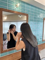 シーン(scene) 髪を綺麗に見せたい女性へ髪質改善。艶髪ストレート レイヤー