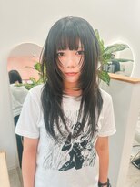 シラフ(SHIRAF)&nbsp;長めバングのナチュラル暗髪レイヤー