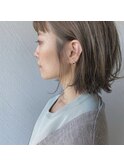 くすみベージュとボブ