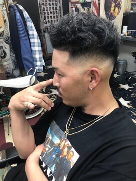 フーエバー(WHOEVER-19) カメラ向けるとフザけずにはいられないマン